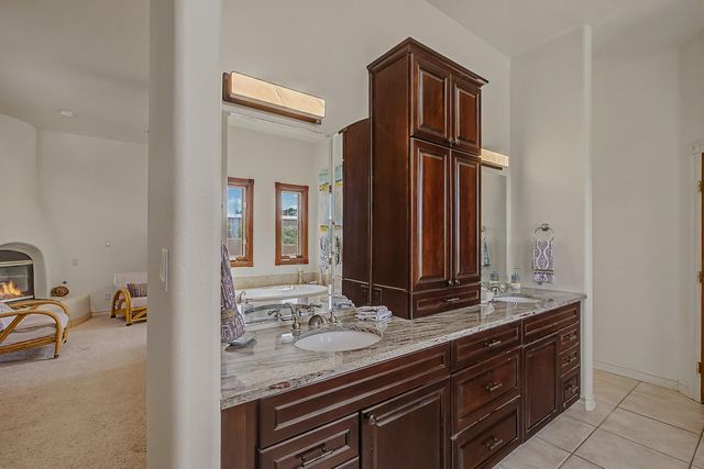 315 Laguna Seca Lane NW, Albuquerque, NM 87104