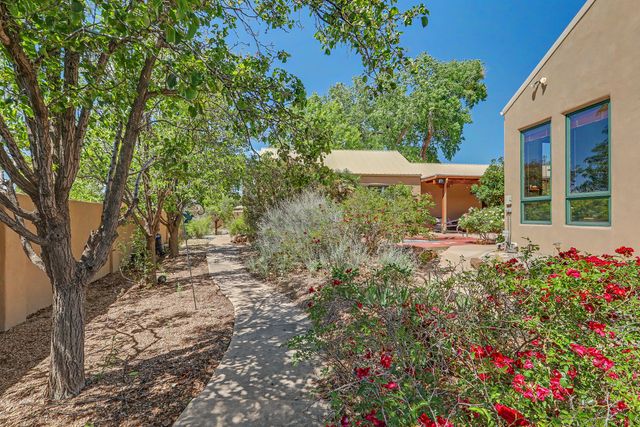 315 Laguna Seca Lane NW, Albuquerque, NM 87104
