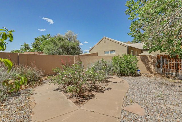 315 Laguna Seca Lane NW, Albuquerque, NM 87104
