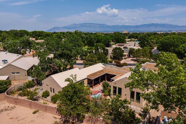 315 Laguna Seca Lane NW, Albuquerque, NM 87104