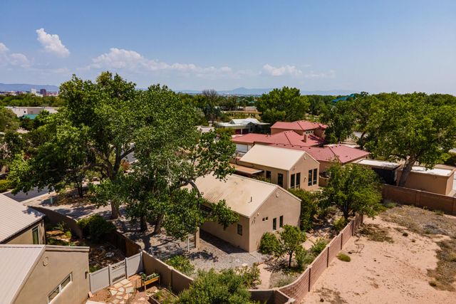 315 Laguna Seca Lane NW, Albuquerque, NM 87104