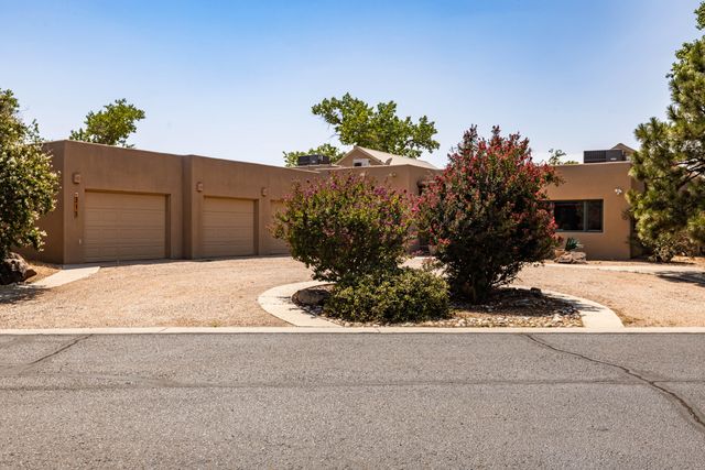 315 Laguna Seca Lane NW, Albuquerque, NM 87104