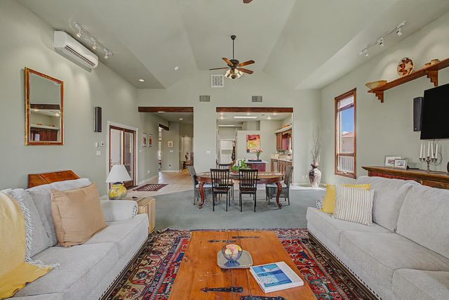 315 Laguna Seca Lane NW, Albuquerque, NM 87104