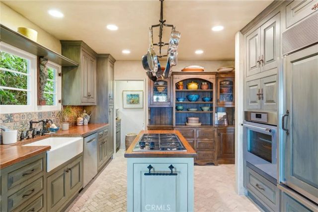 260 High, Laguna Beach, CA 92651