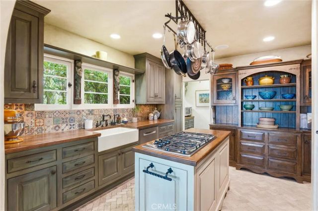 260 High, Laguna Beach, CA 92651