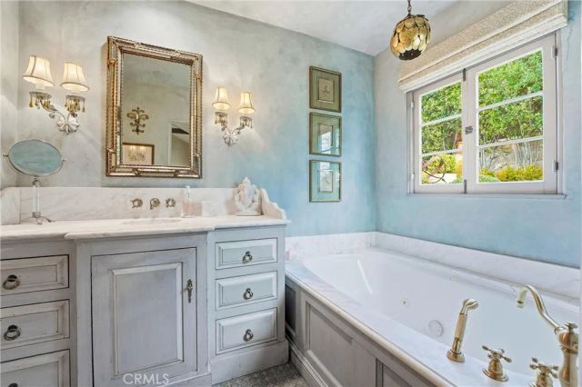 260 High, Laguna Beach, CA 92651