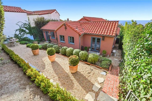 260 High, Laguna Beach, CA 92651