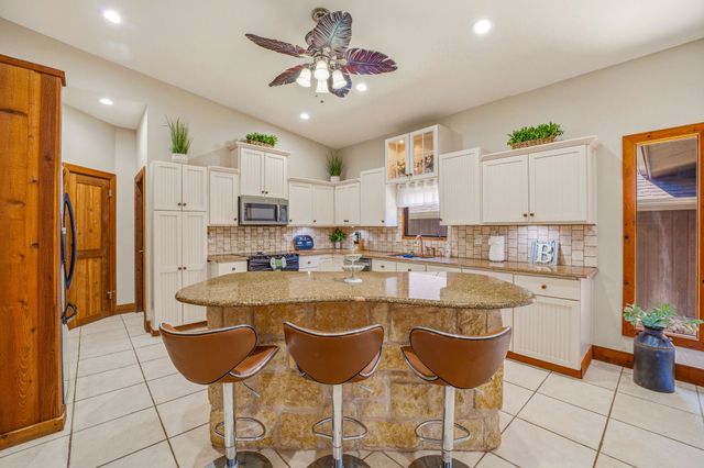 624 Williamsburg Court, Granbury, TX 76048