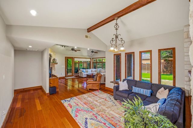 624 Williamsburg Court, Granbury, TX 76048