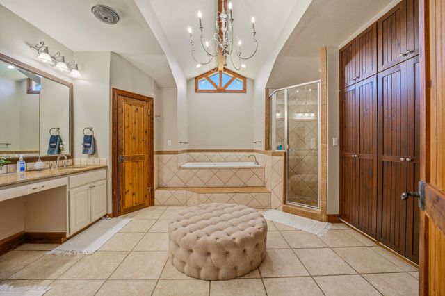 624 Williamsburg Court, Granbury, TX 76048