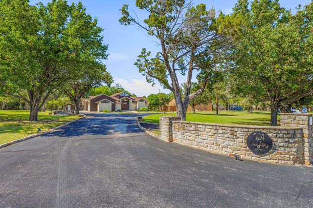 624 Williamsburg Court, Granbury, TX 76048