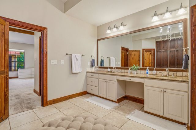 624 Williamsburg Court, Granbury, TX 76048