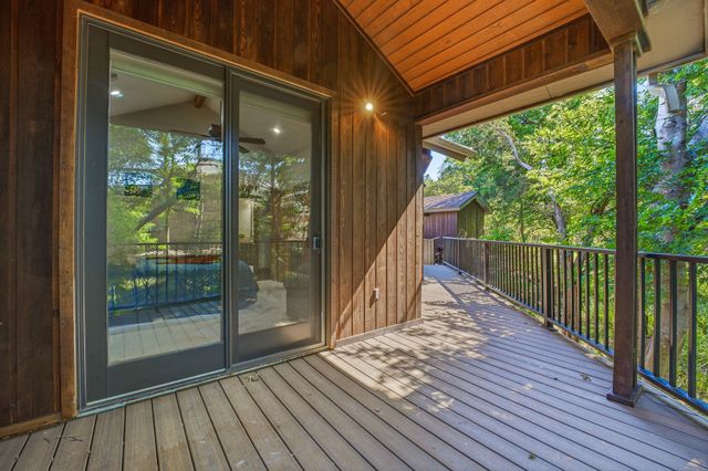 624 Williamsburg Court, Granbury, TX 76048