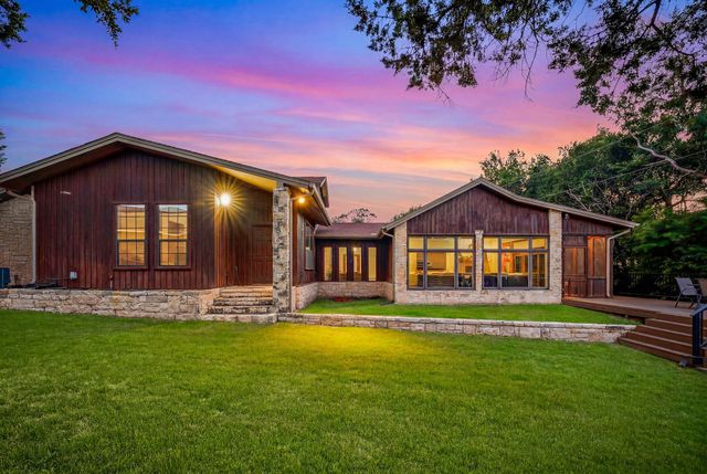 624 Williamsburg Court, Granbury, TX 76048