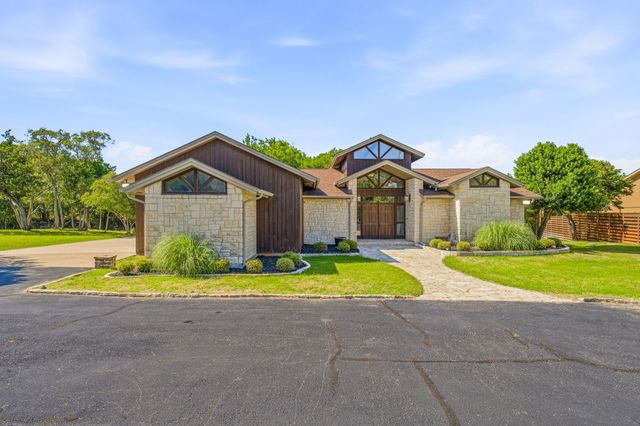 624 Williamsburg Court, Granbury, TX 76048