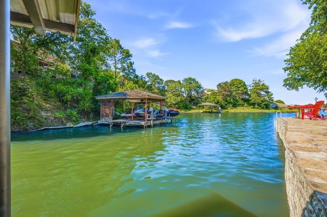 624 Williamsburg Court, Granbury, TX 76048