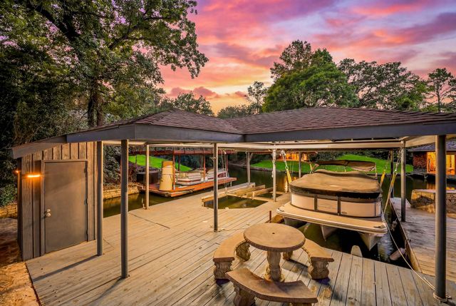 624 Williamsburg Court, Granbury, TX 76048