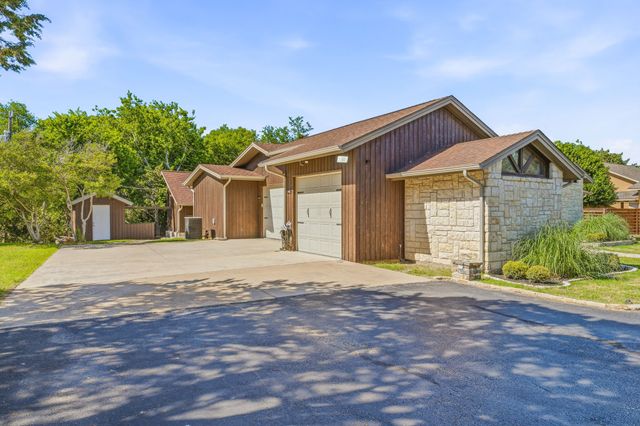 624 Williamsburg Court, Granbury, TX 76048