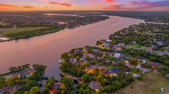 624 Williamsburg Court, Granbury, TX 76048