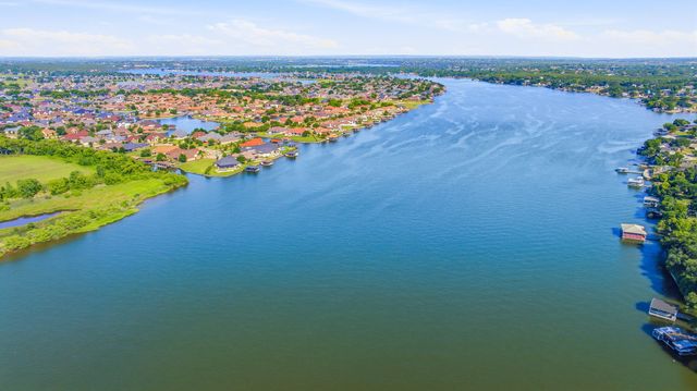 624 Williamsburg Court, Granbury, TX 76048
