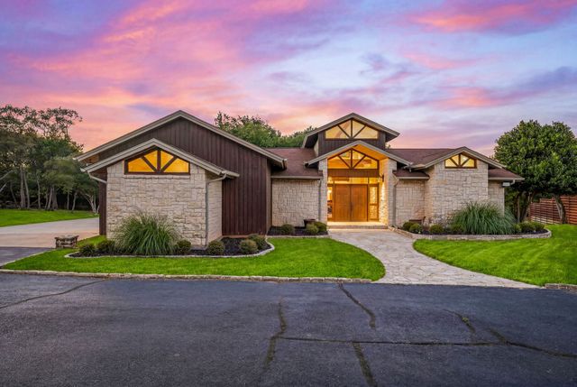 624 Williamsburg Court, Granbury, TX 76048
