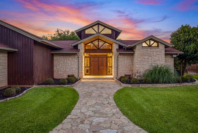 624 Williamsburg Court, Granbury, TX 76048