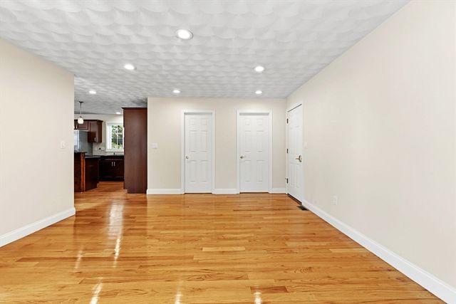 1 Lois Lane, Lynn, MA 01905