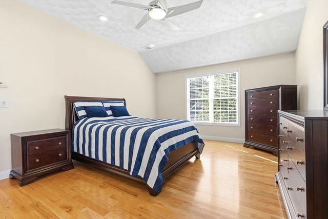 1 Lois Lane, Lynn, MA 01905
