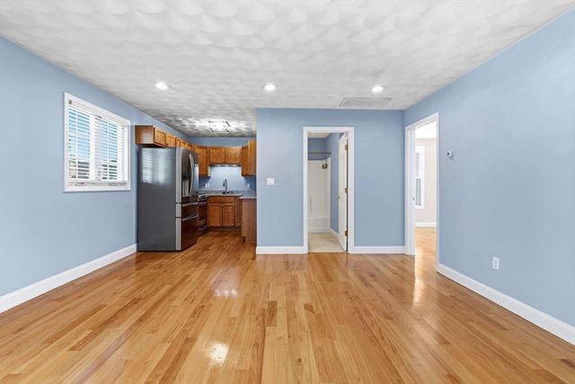 1 Lois Lane, Lynn, MA 01905