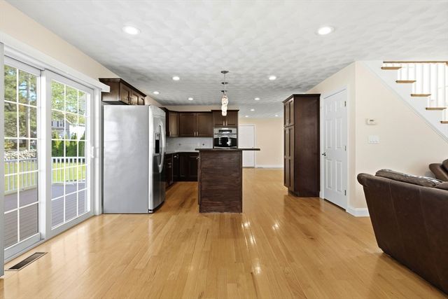 1 Lois Lane, Lynn, MA 01905