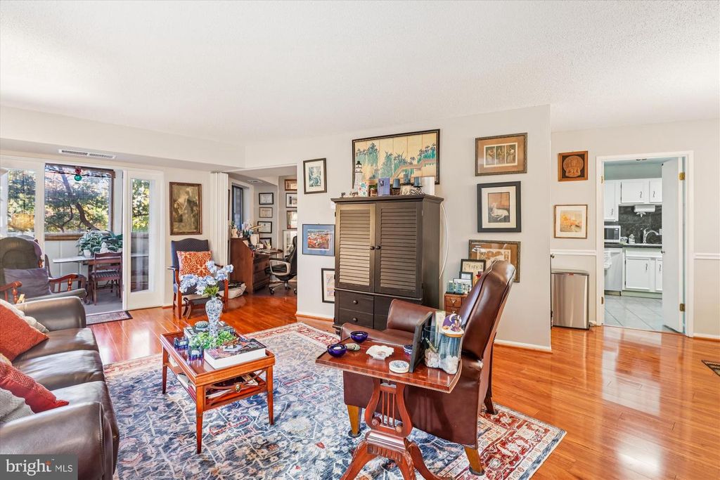 5902 MOUNT EAGLE DR #203, Alexandria, VA 22303