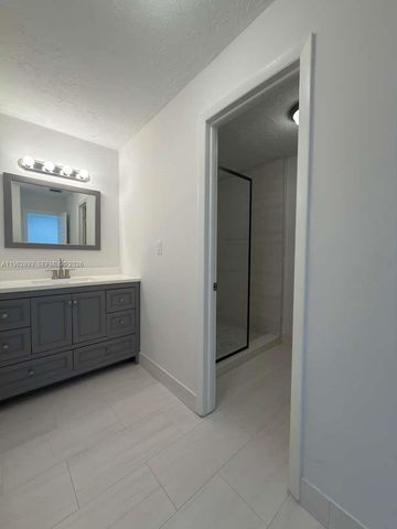 9719 N New River Canal Road 308, Plantation, FL 33324
