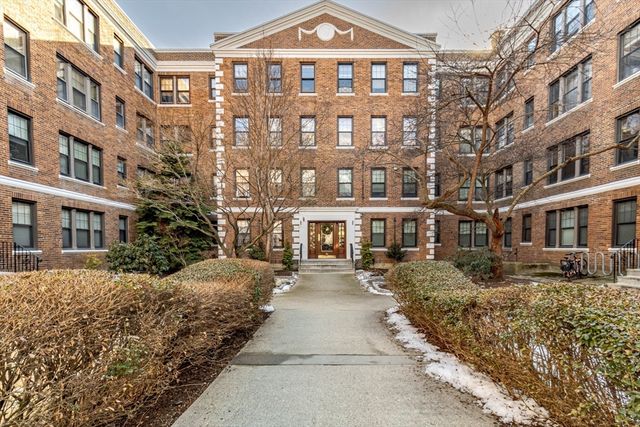 64 Queensberry 314, Boston, MA 02215