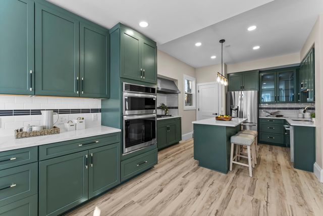 2320 Humboldt Avenue S, Minneapolis, MN 55405