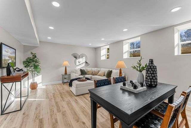 2320 Humboldt Avenue S, Minneapolis, MN 55405