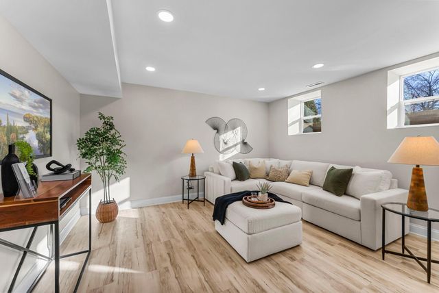 2320 Humboldt Avenue S, Minneapolis, MN 55405