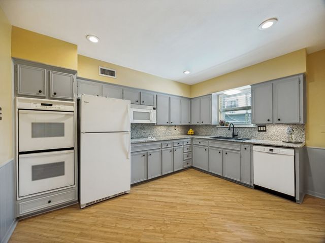 6230 Bandera Avenue C, Dallas, TX 75225