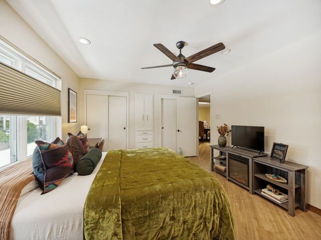6230 Bandera Avenue C, Dallas, TX 75225