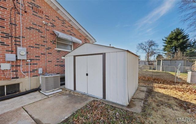 713 Avenue H, St Louis, MO 63125