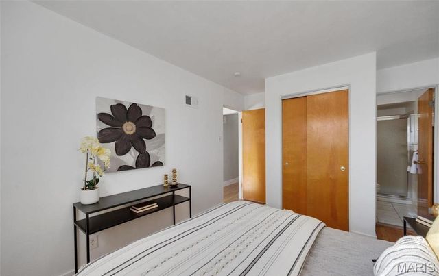 713 Avenue H, St Louis, MO 63125