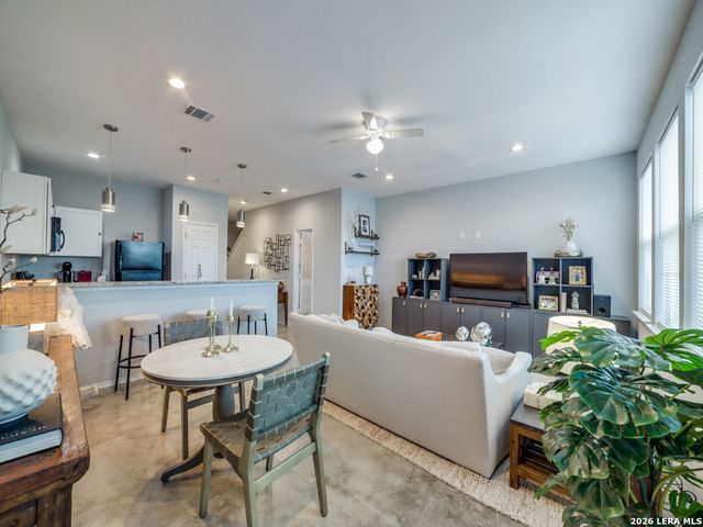 6918 CRESTWAY RD, San Antonio, TX 78239