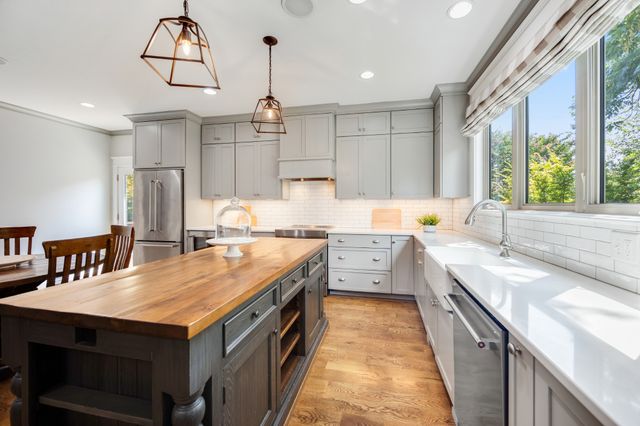 208 Evergreen Ct, Brentwood, TN 37027