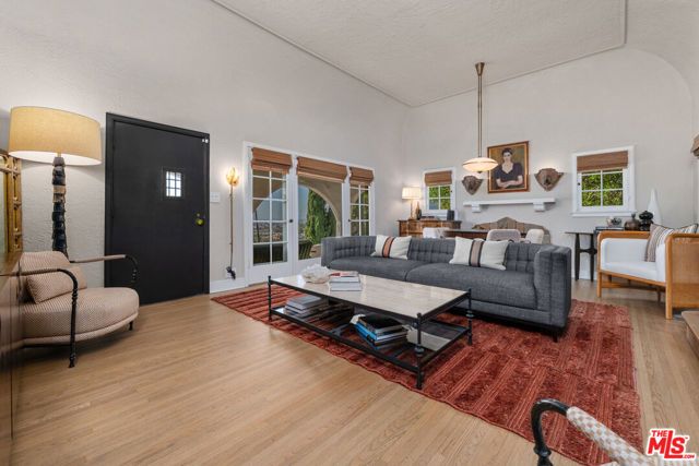 1224 Oberlin Drive, Glendale, CA 91205