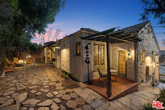 1224 Oberlin Drive, Glendale, CA 91205