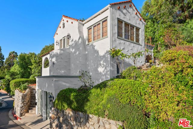 1224 Oberlin Drive, Glendale, CA 91205