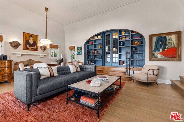 1224 Oberlin Drive, Glendale, CA 91205