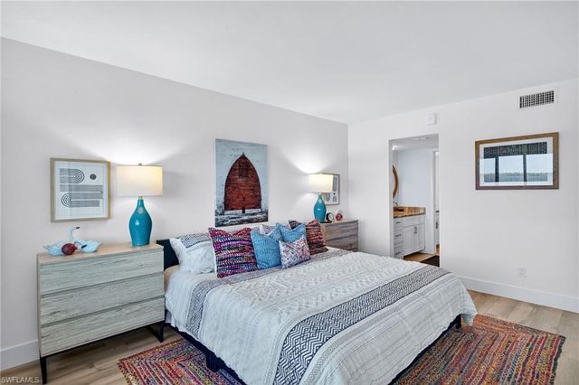 2711 1st ST 203, Fort Myers, FL 33916