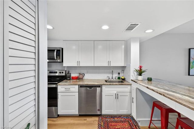 2711 1st ST 203, Fort Myers, FL 33916