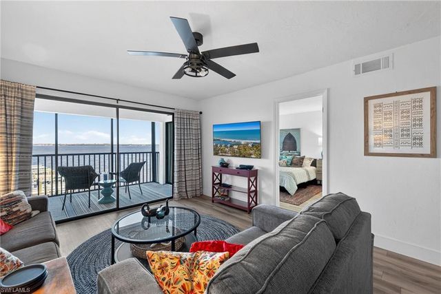 2711 1st ST 203, Fort Myers, FL 33916