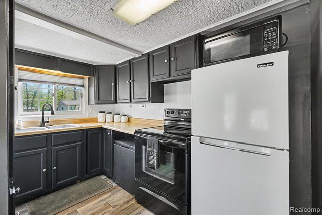 4725 Hickory Drive, Highland, MI 48356